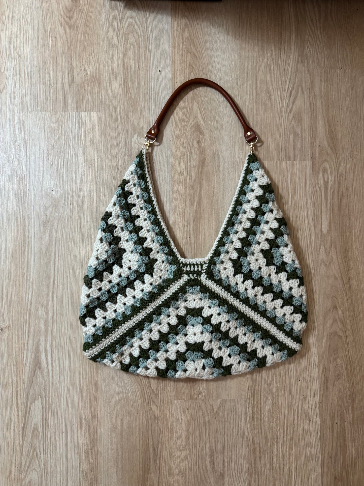 Granny Square Triangle Bag Crochet Pattern | Small, Medium & Large Sizes | Beginner Friendly Tote | PDF + Full Video Tutorial