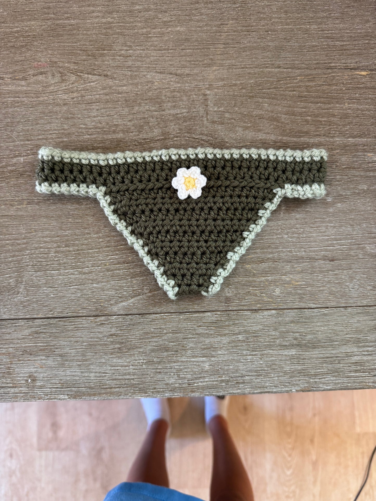 Book Thong Bookmark - Green Straight Border with Daisy (Made to Order)