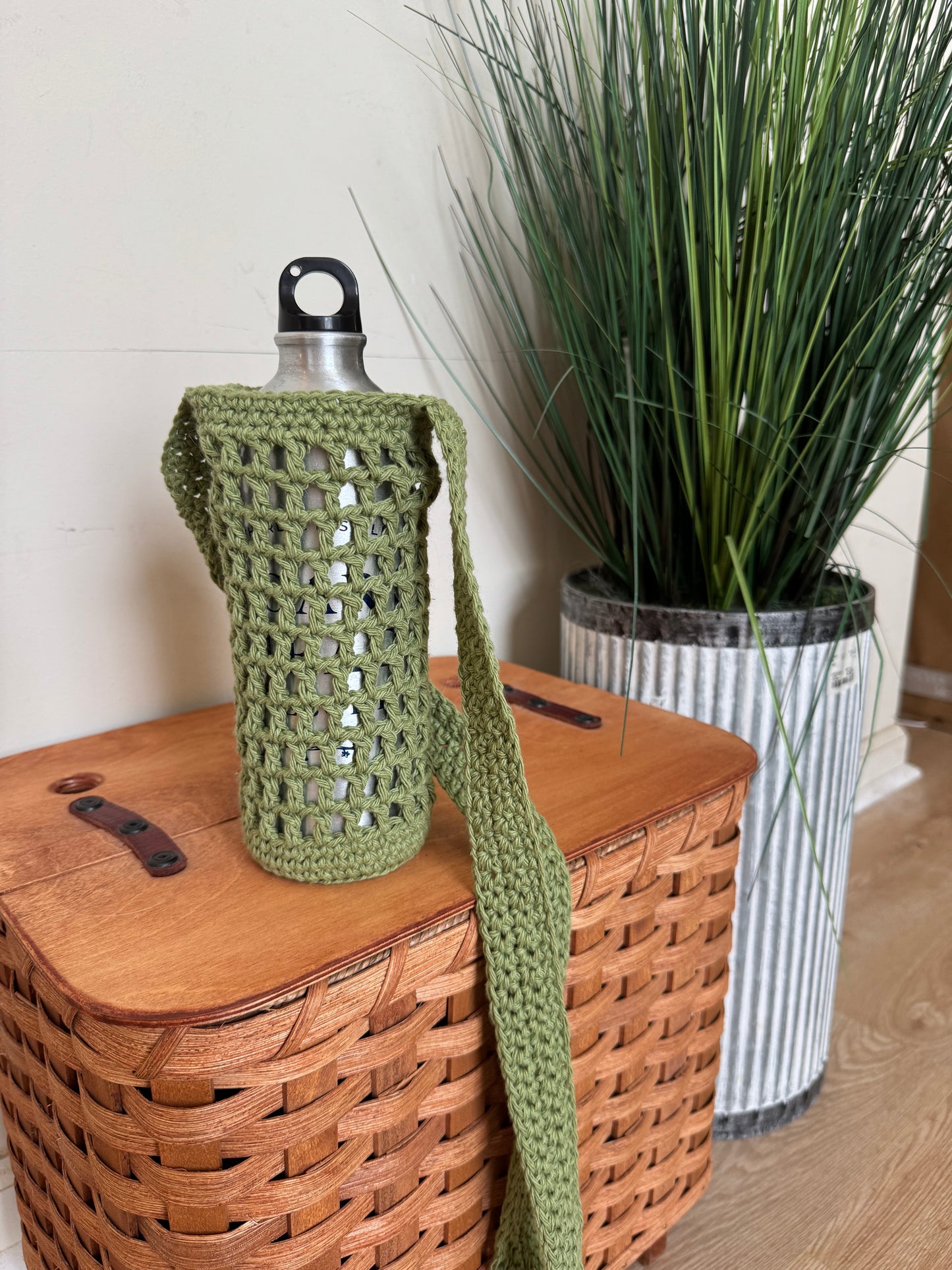 No-Sew Crochet Water Bottle Holder Pattern | Mesh Bottle Bag PDF | Beginner Friendly | Crossbody Bag | Quick & Easy Crochet Gift | English